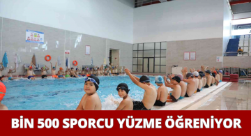 Bu Etkinlikte 1500 Sporcu Yüzme Öğreniyor