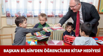 Belediye Başkanı Öğrencilere Kitap Hediye Etti