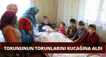 Sivaslı Bekir Güller Torununun Torunlarını Kucağına Aldı