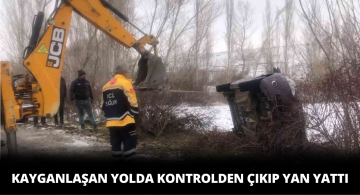 Yolda Kayan Otomobil Yan Yattı 4 Sağlık Çalışanı Yaralandı