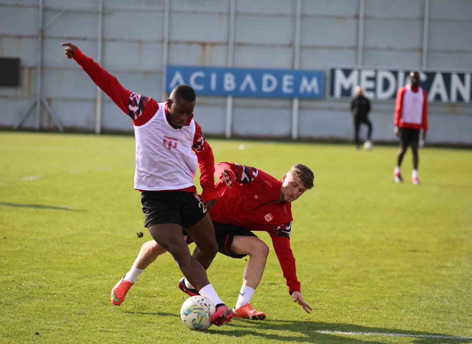 Sivasspor Medipol Başakşehir maçına hazırlanıyor