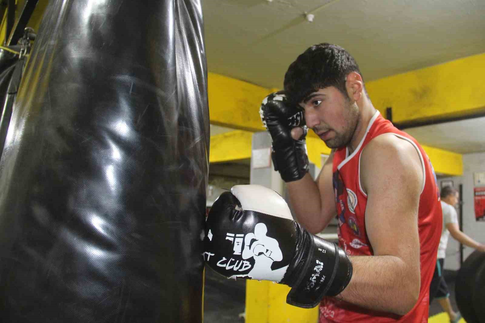 Mobilyacı Çıraklığından Avrupa Şampiyonluğuna: Sivaslı Muaythai Sporcusu Furkan Alıcı