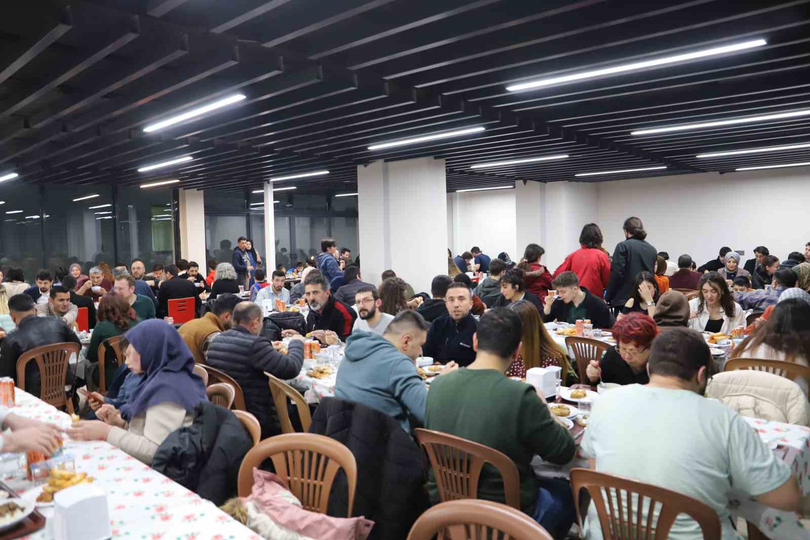 SBTÜ Ailesi Ramazanın Manevi Atmosferinde Bir Araya Geldi: İftar Programında Buluştu!