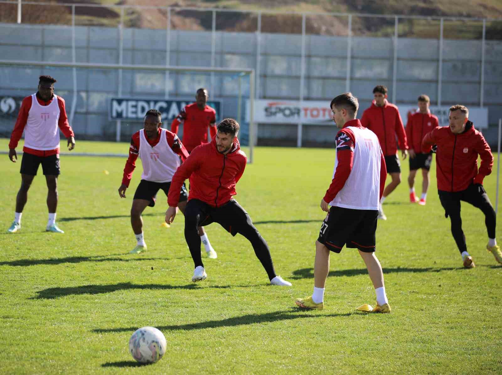 Sivasspor, Antalyaspor maçı için hız kesmeden hazırlanıyor