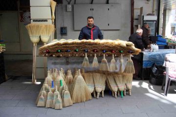 Teknolojiye Karşı Direnen El Süpürgeleri: Sivas’ta Son Teknoloji Robotlara Meydan Okuyor