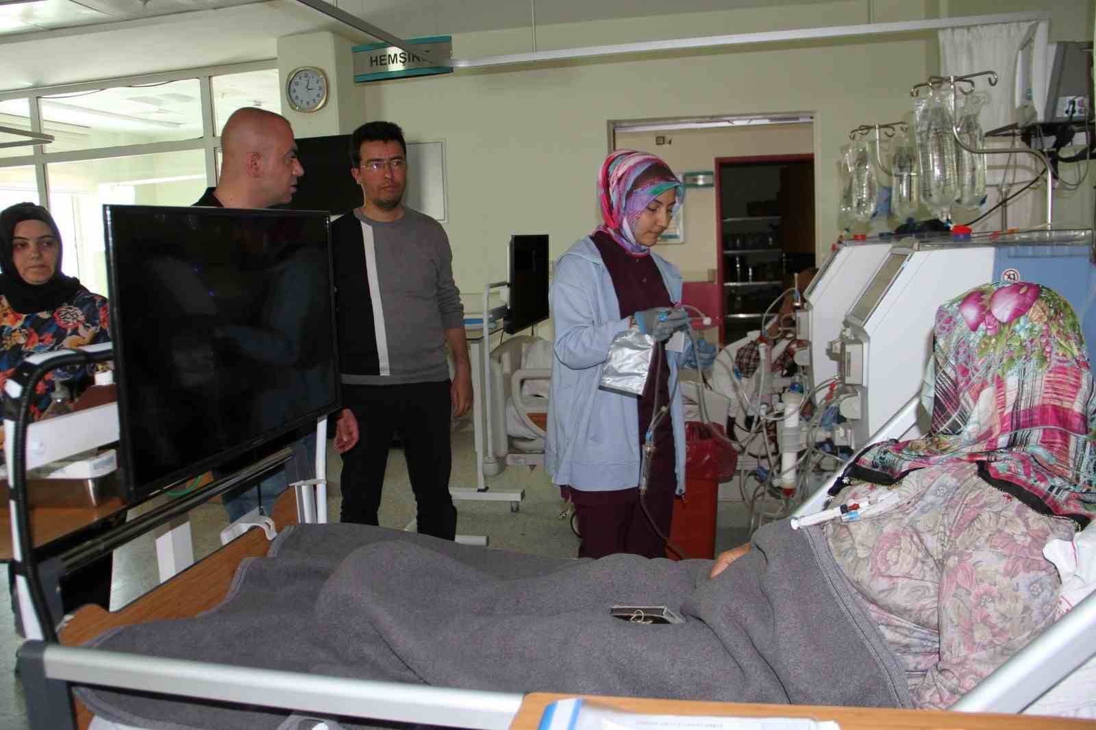 Gürün Devlet Hastanesi Diyaliz Ünitesi’nde Hastaların Konforu Artıyor: Televizyon Uygulaması Başlatıldı