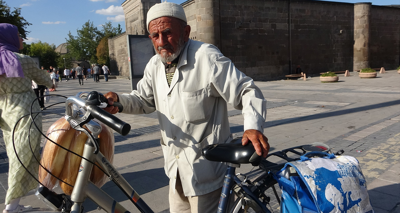 79 Yaşında Bisikletle Çalışmaya Devam Eden Mehmet Karaimam