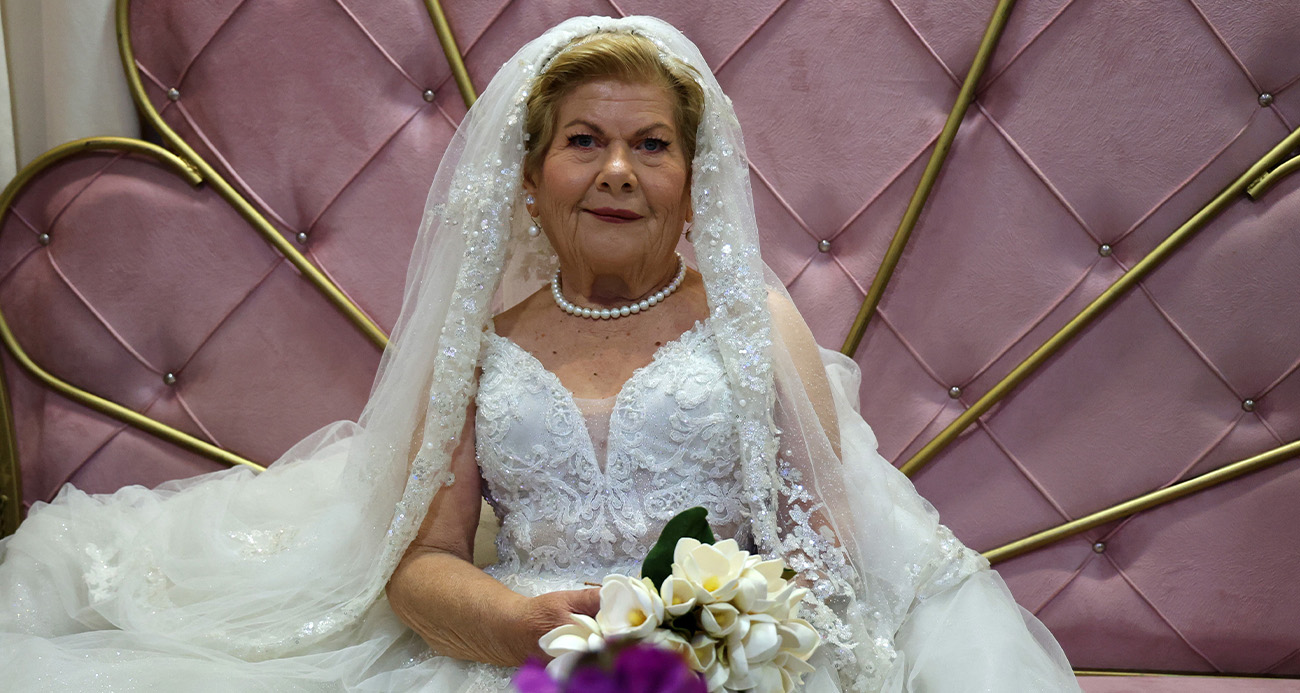 83 Yaşında Hayalini Gerçekleştirdi: Damatsız Düğünle Gelinlik Giydi