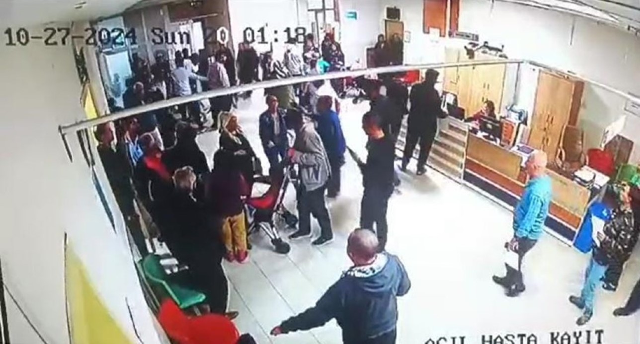 Adana Kozan’da Hastane Güvenlik Kamerasına Yansıyan Deprem Anı