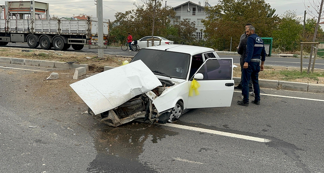 Aksaray’da Trafik Kazası: Tofaş Otomobil Refüje Çarptı, 1 Kişi Yaralandı