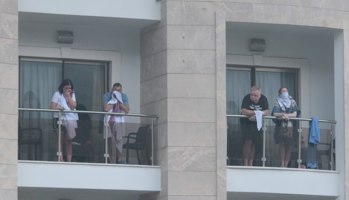 Antalya’da Lüks Otelde Çıkan Yangın Panik Yarattı