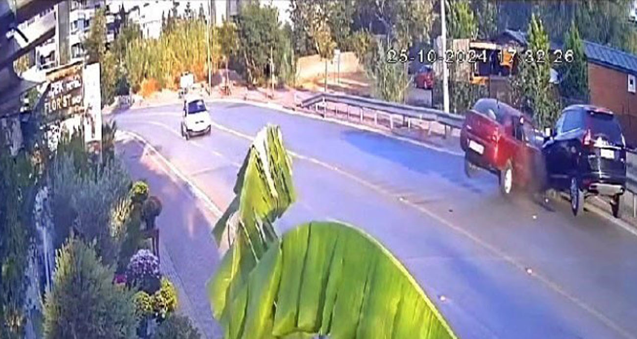 Antalya’da Trafik Kazası: Virajda Kontrolü Kaybeden Otomobil Karşı Şeride Geçti