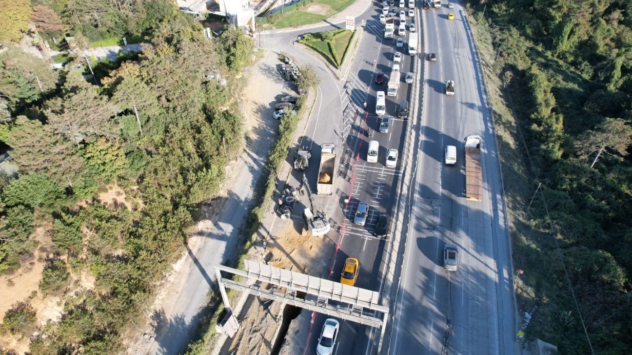 Arnavutköy’de İSKİ Çalışması Trafiği Felç Etti