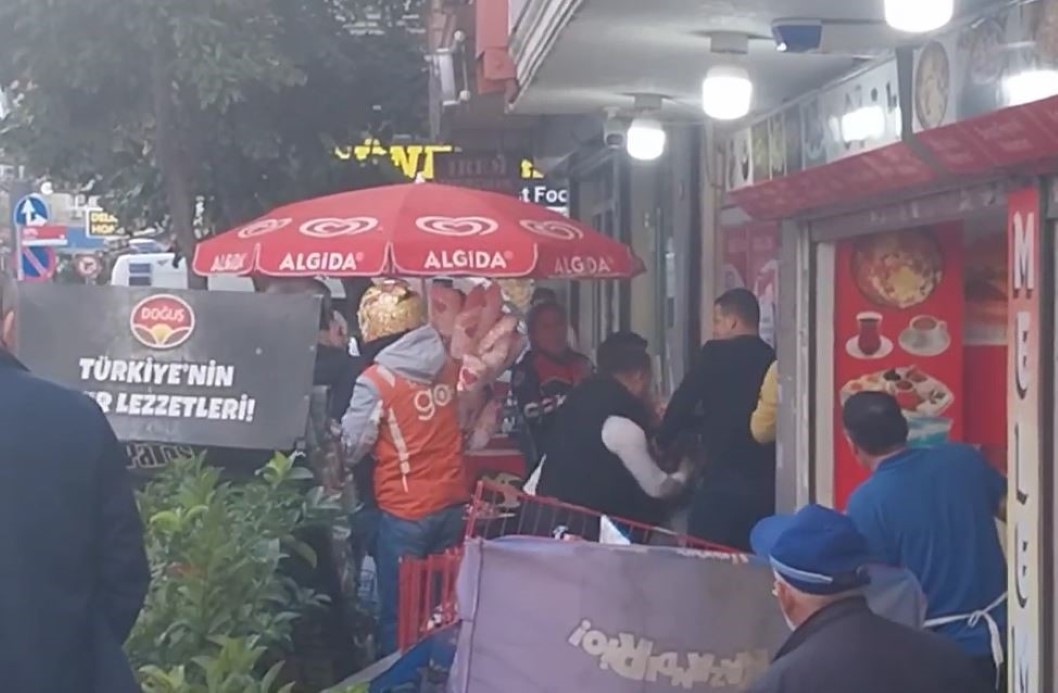 Bağcılar’da Sigara Yüzünden Çıkan Kavga Kameralara Yansıdı