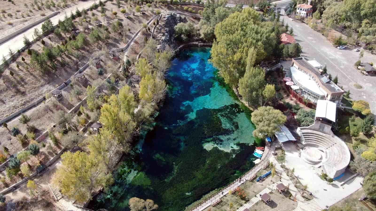 Gökpınar Gölü’nde Sonbaharın Büyüleyici Renkleri