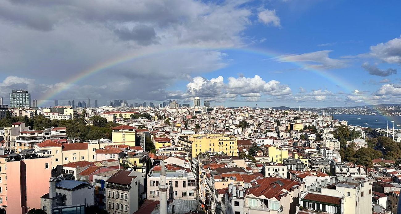 İstanbul Gökyüzünde Renkli Sürpriz: Gökkuşağı Şöleni