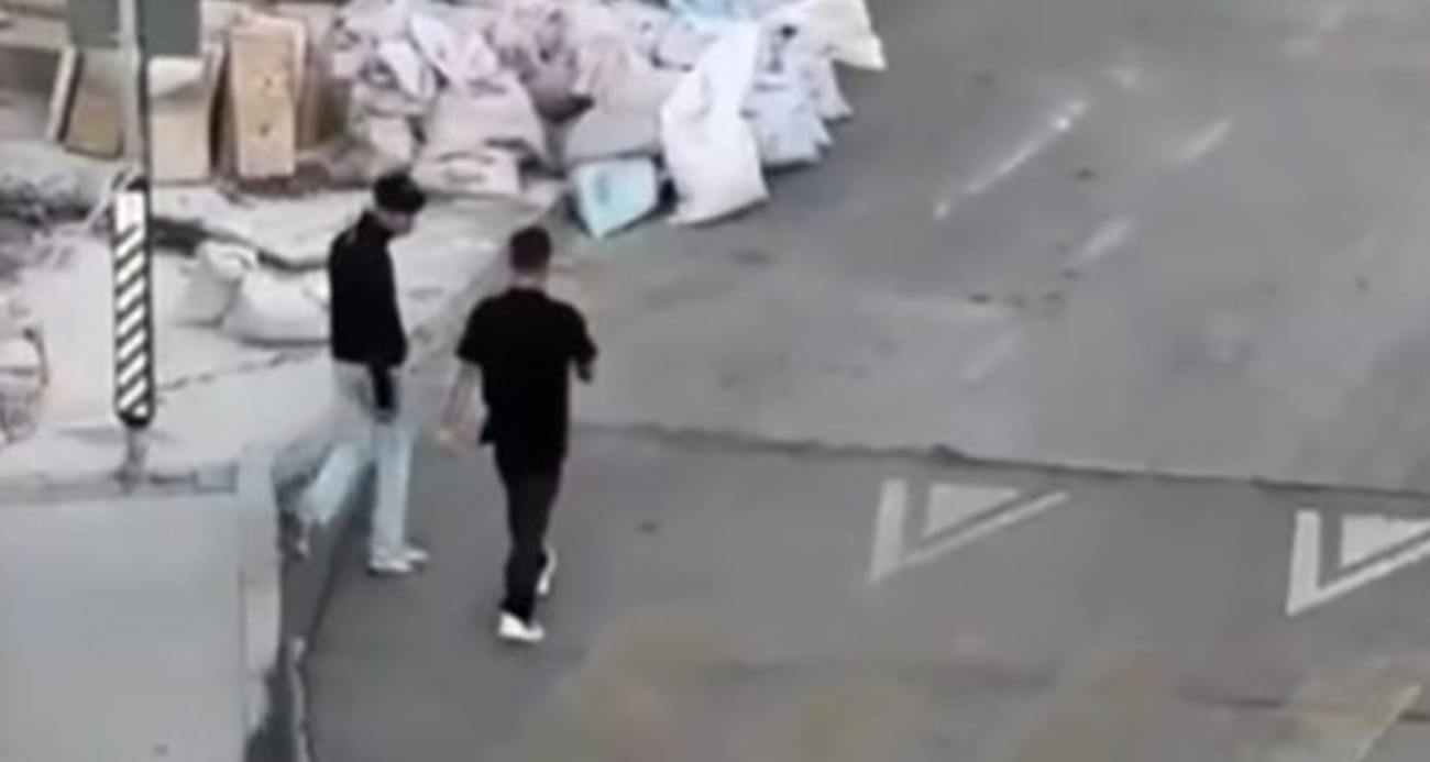 İzmir’de Alışveriş Merkezi’nde Güvenlik Görevlisine Bıçaklı Saldırı
