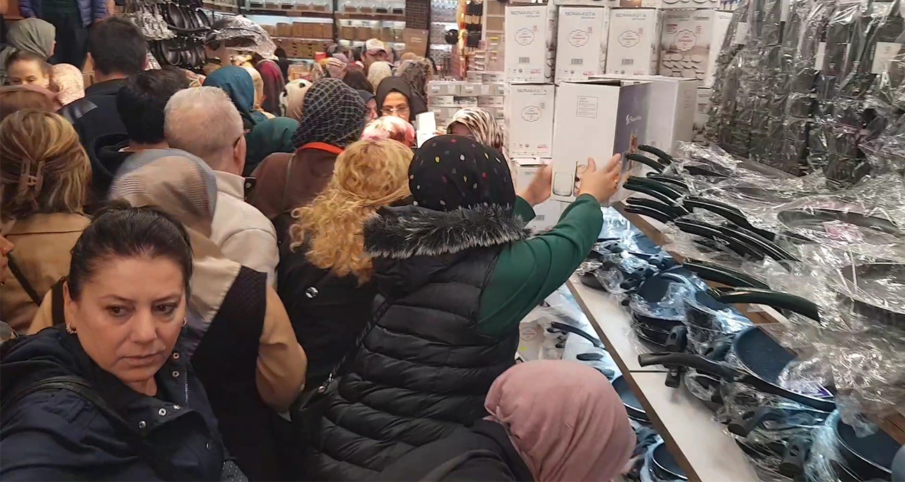 Karabük’teki Mağaza Açılışında Büyük İzdiham