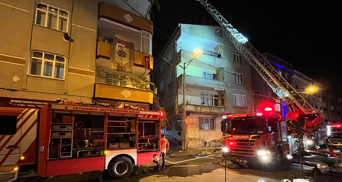 Küçükçekmece’de Çatı Katında Mangal Nedeniyle Yangın Çıktı