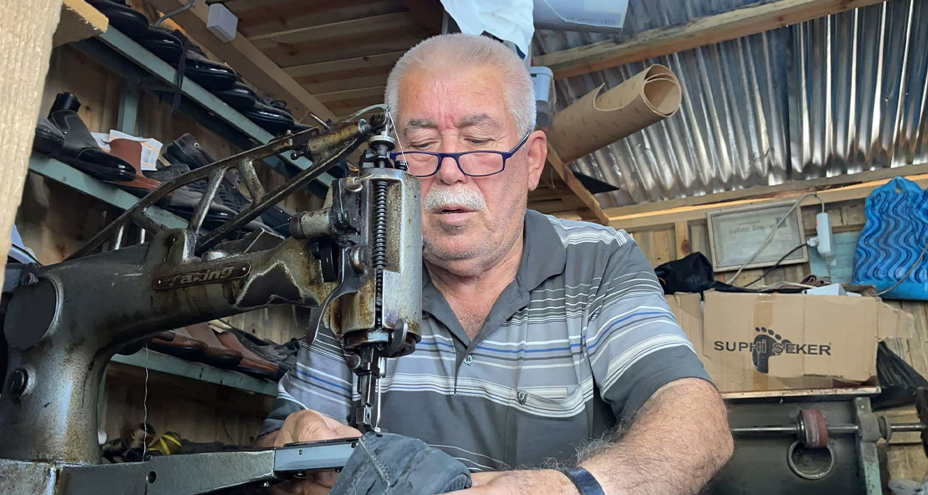 Osmaniye’de Depremzede Esnaf, Minik Kulübesinde Mesleğini Yaşatıyor