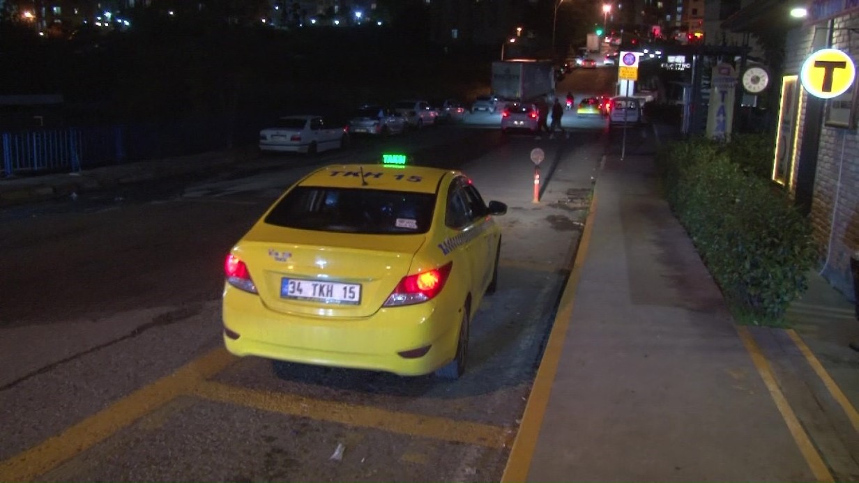 Sabiha Gökçen Havalimanı’nda Yerel Taksicilere Uygulanan Kısıtlamalar Büyüyen Sorunlara Yol Açıyor