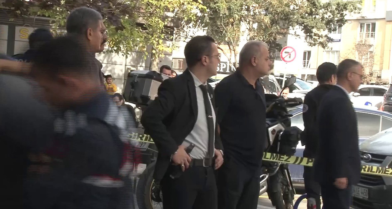 Savcı Yavuz Engin Tehdit Eden Çete Üyesiyle Fotoğraf Çektirdi