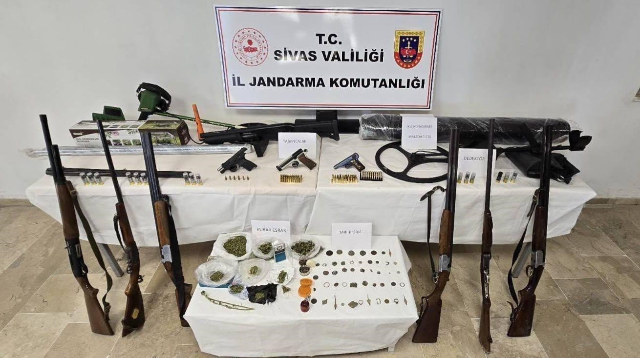 Sivas İmranlı’da Büyük Uyuşturucu Operasyonu: Dört Kişi Tutuklandı