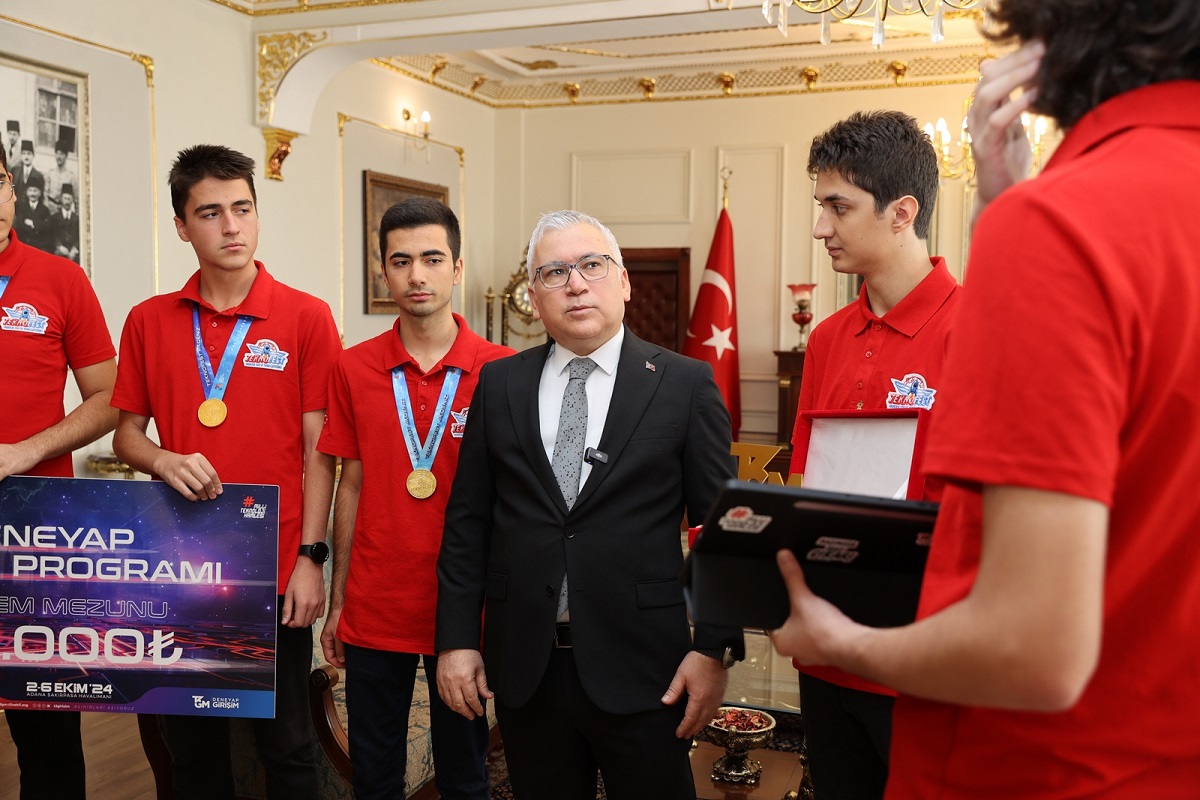 Sivaslı Başarılı Öğrenciler Vali Yılmaz Şimşek’i Ziyaret Etti