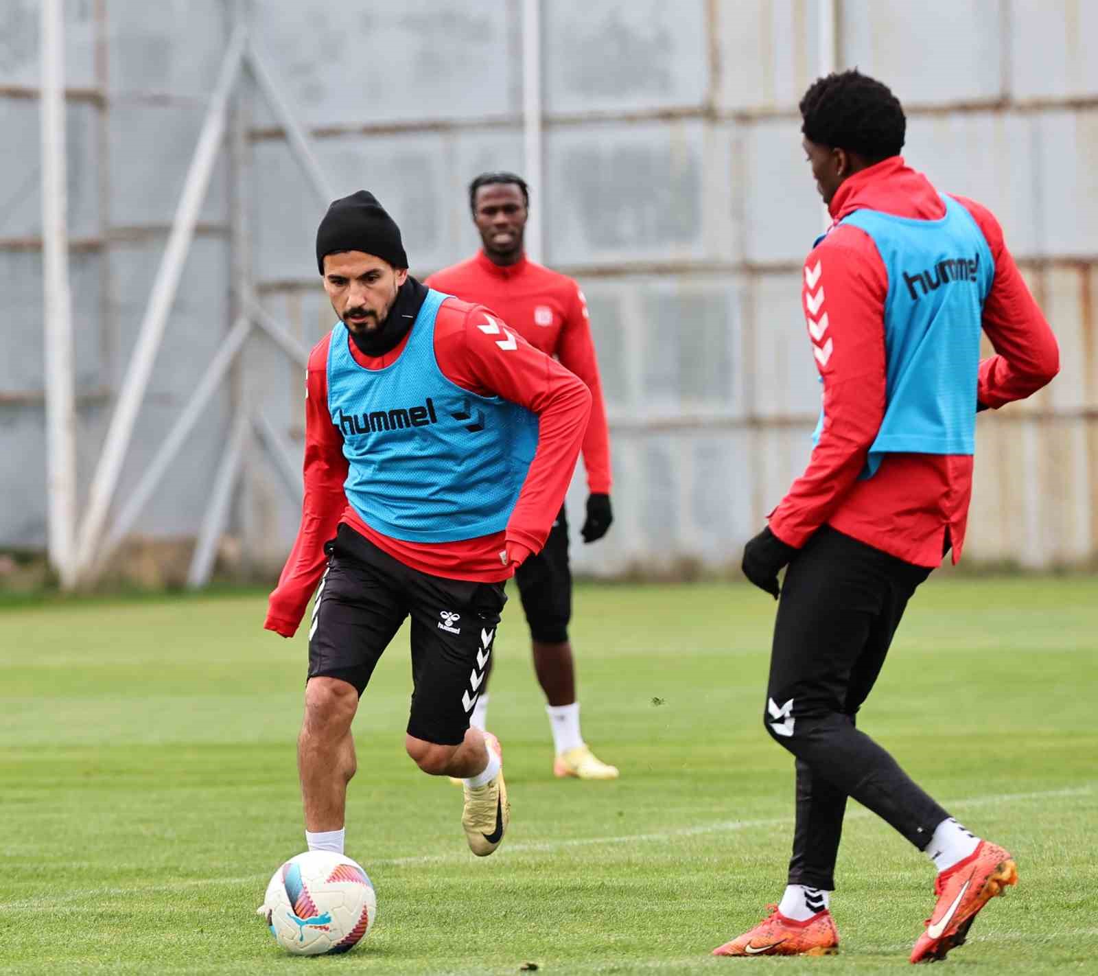 Sivasspor, Adana Demirspor Maçı Öncesi Hazırlıklara Hız Verdi