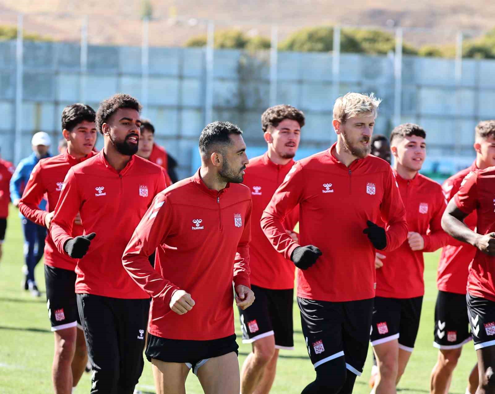 Sivasspor, Adana Demirspor Maçı Öncesi Son Taktikleri Belirledi