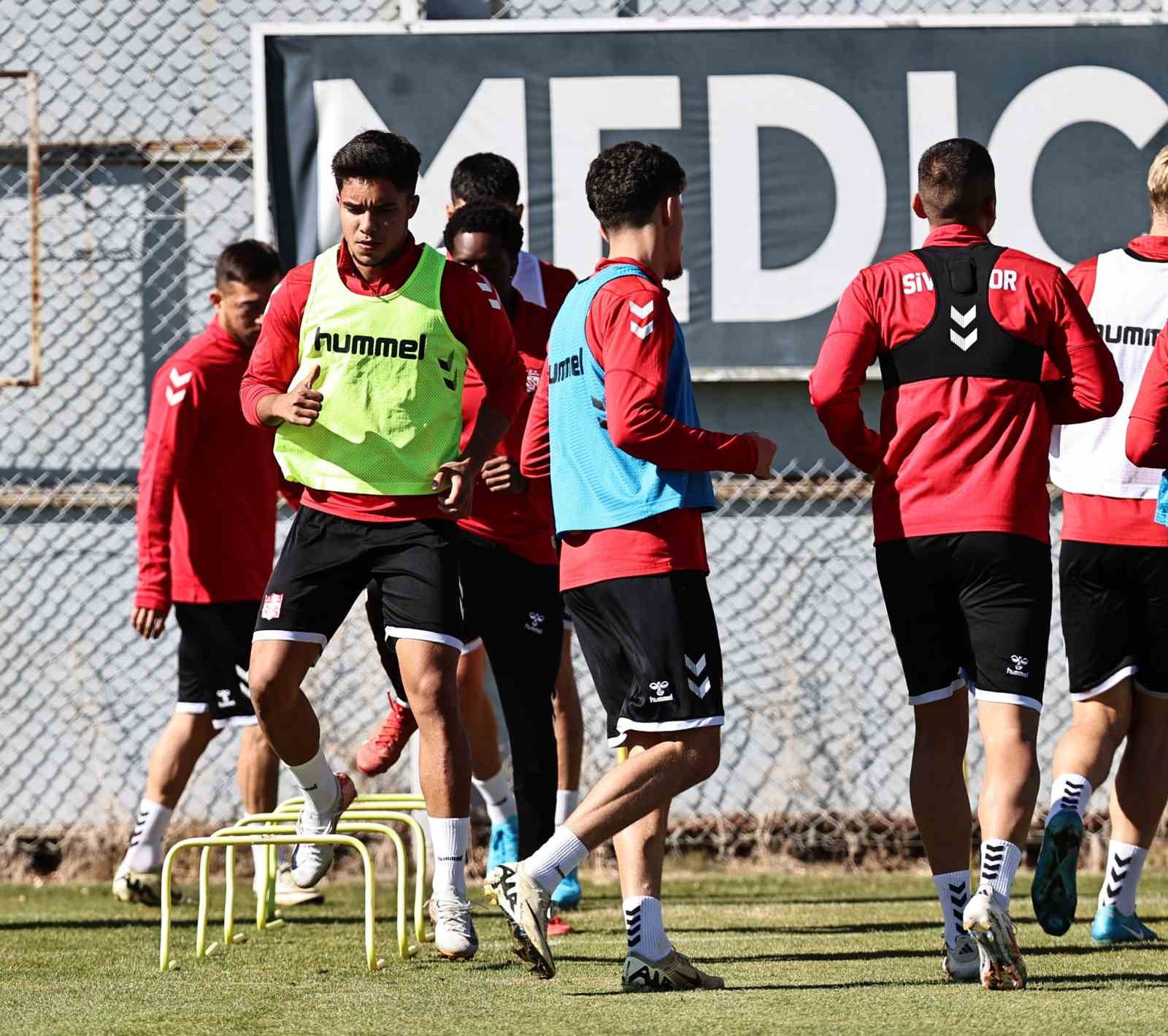 Sivasspor, Rizespor Maçı Öncesi Minyatür Kalede Form Tazeledi