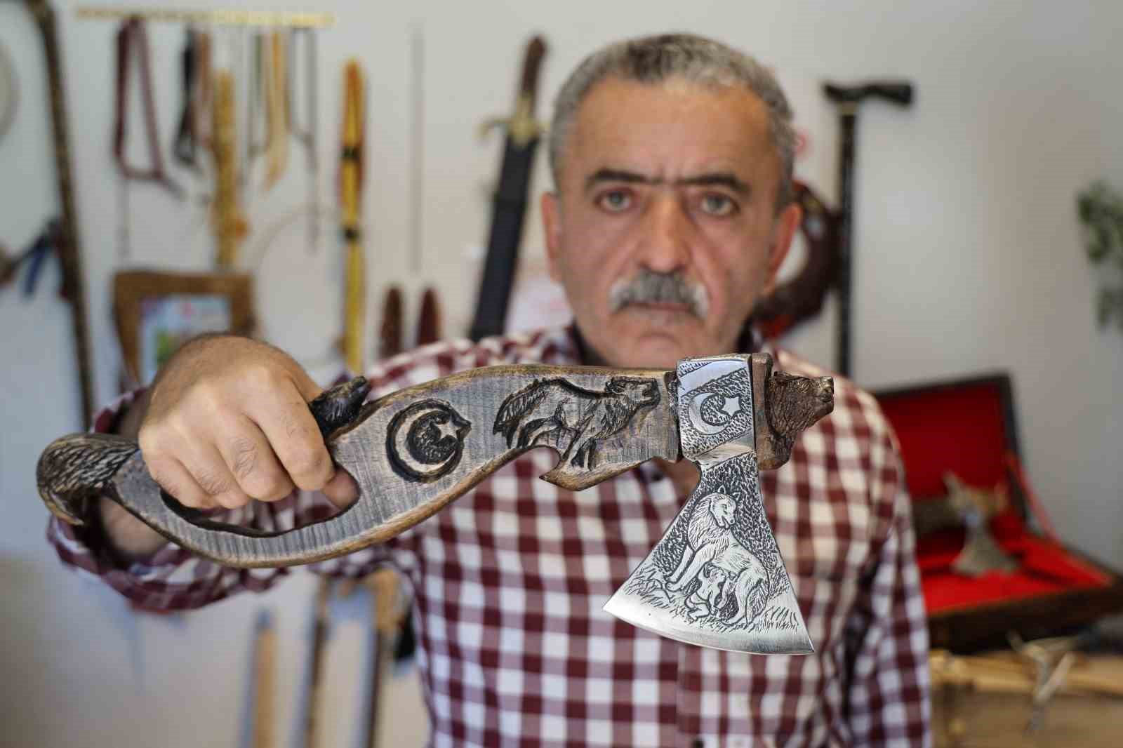 Sivas’ta Bir Usta, Göktürklerin Destanını Dünyanın En Sert Çeliğine İşledi