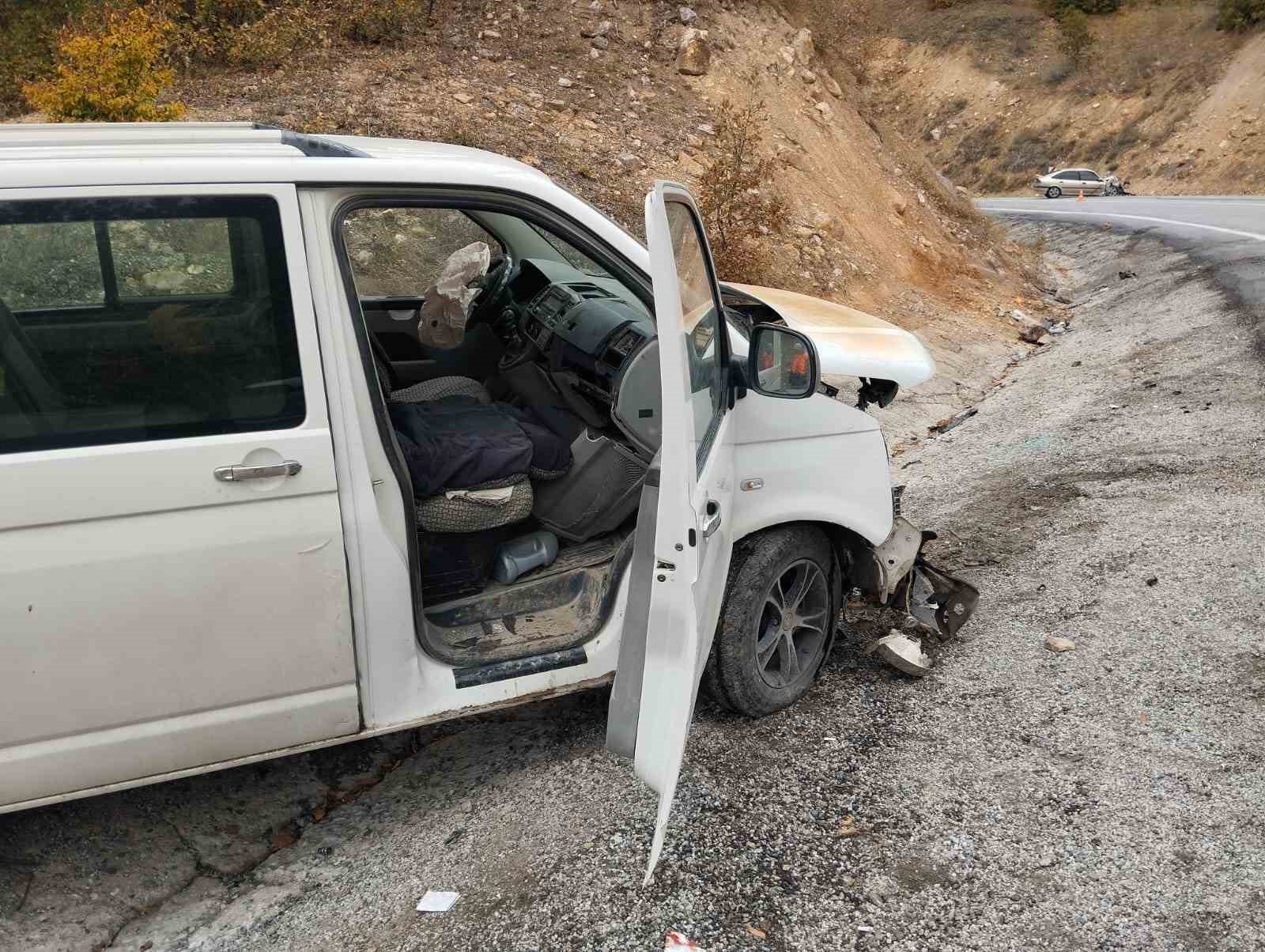 Sivas’ta Geminbeli Geçidi’nde Feci Kaza: 10 Yaralı