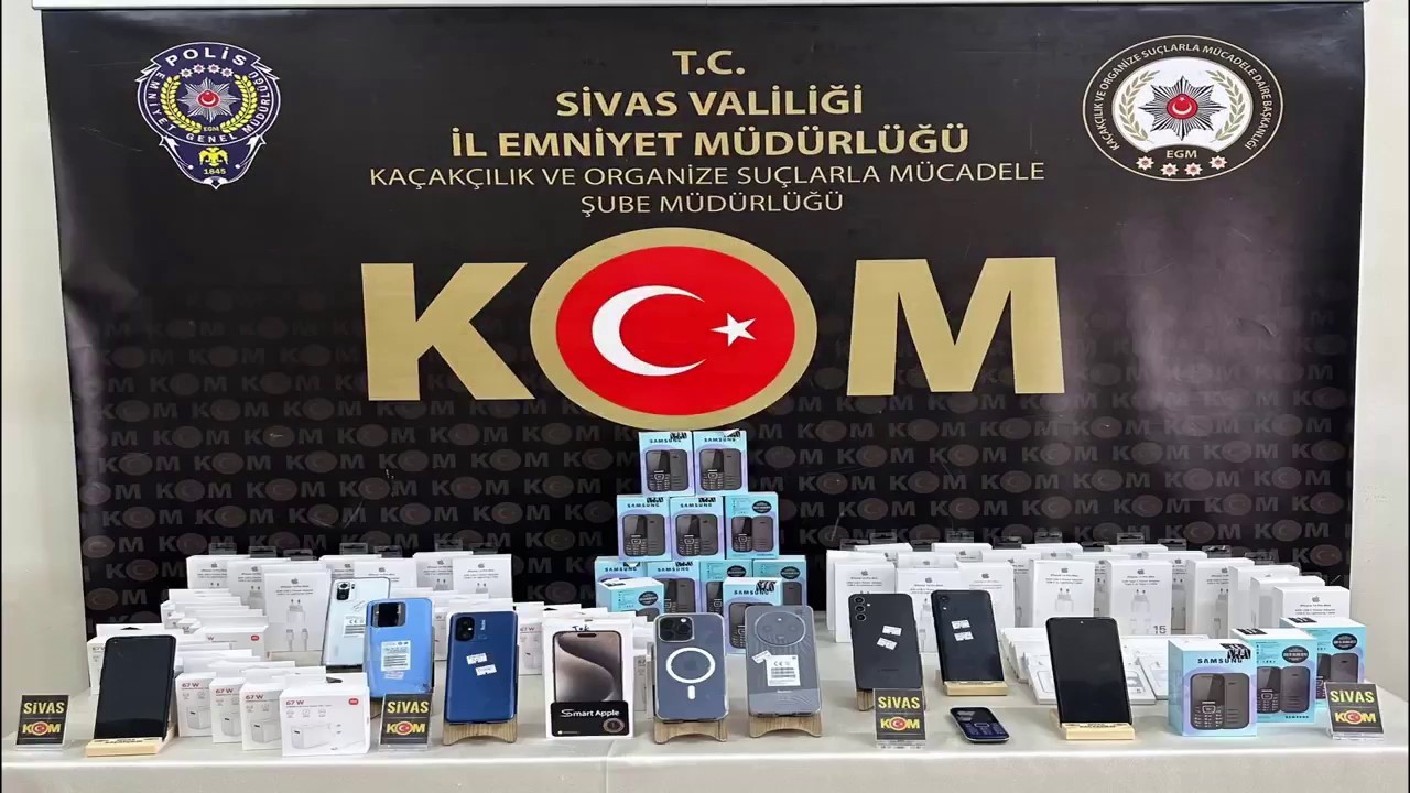 Sivas’ta Kaçak Telefon Ticareti Operasyonu: Onlarca Cihaz ve Aksesuar Yakalandı