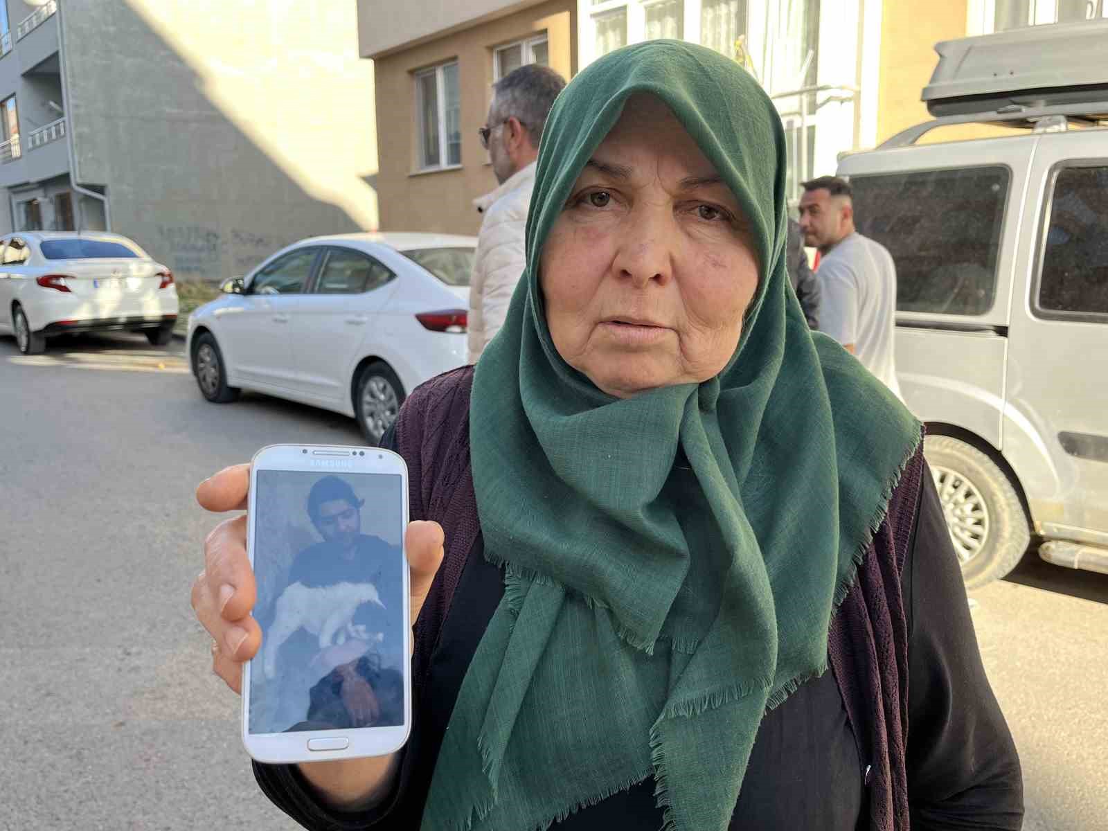 Sivas’ta Kedi Besleyen Baba ve Oğluna Silahlı Saldırı: Oğul Hayatını Kaybetti