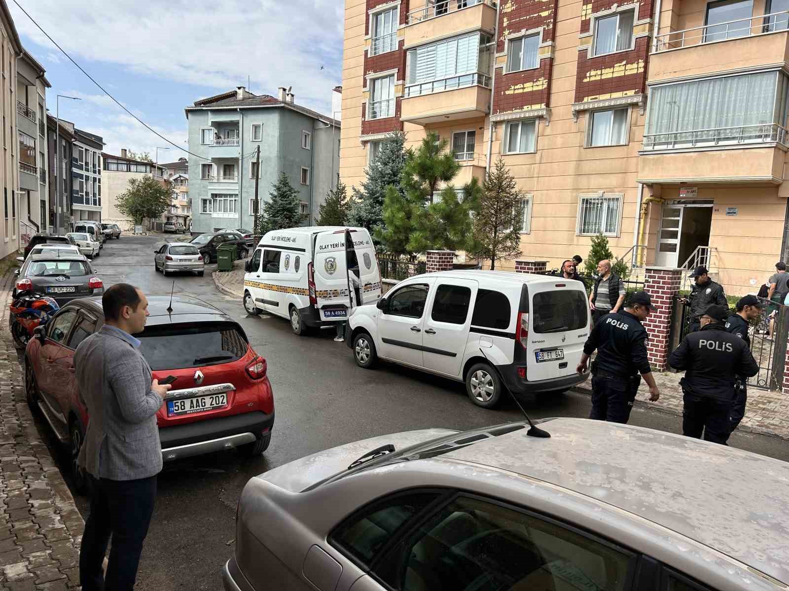 Sivas’ta Kedi Krizi: 80 Yaşındaki Emekli Öğretmen Komşularını Vurdu