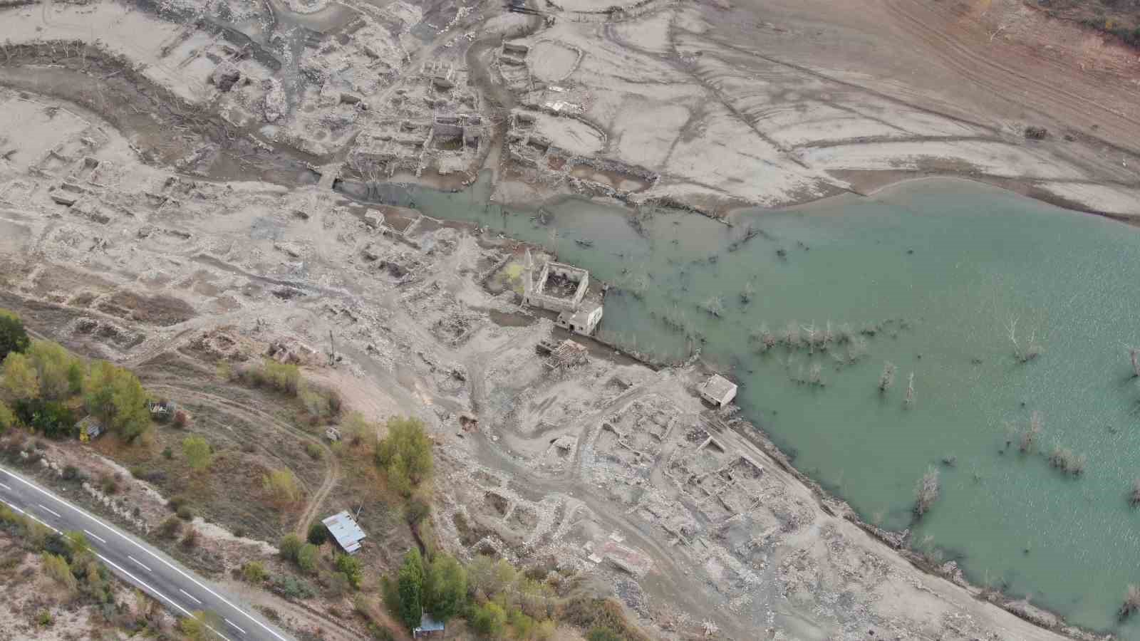 Sivas’ta Kuraklık, Tarihî Köyü Gün Yüzüne Çıkardı