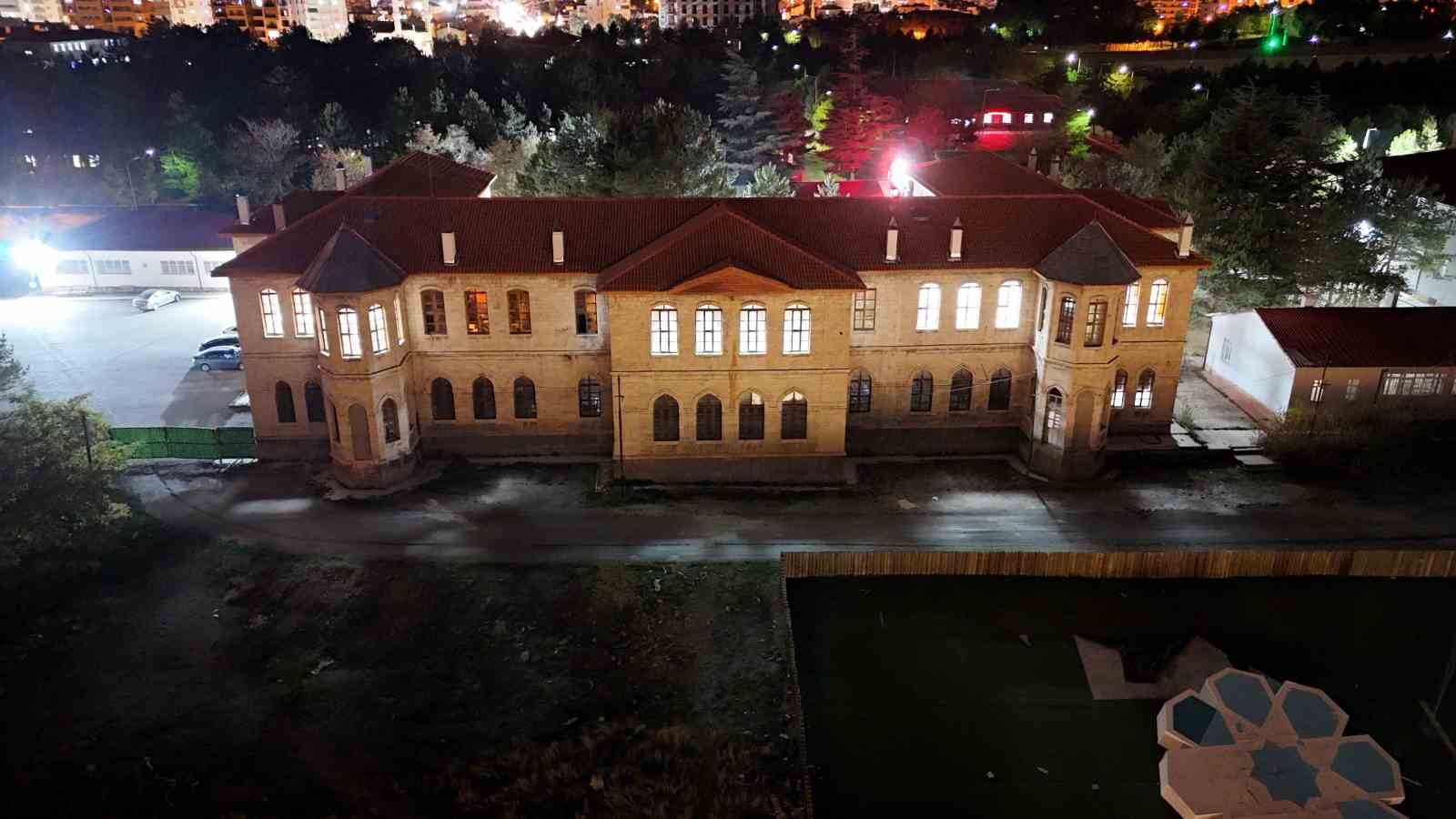 Sivas’taki Tarihi Lise, Eğitimde Öncü Projelerle Dikkat Çekiyor