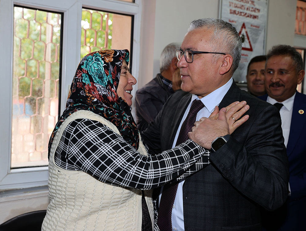 Vali Yılmaz Şimşek, Yıldızeli’nin Güneykaya Beldesinde İncelemelerde Bulundu