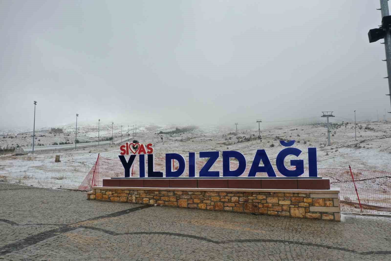 Yıldız Dağı Kayak Merkezi Beyaz Örtüsünü Giydi