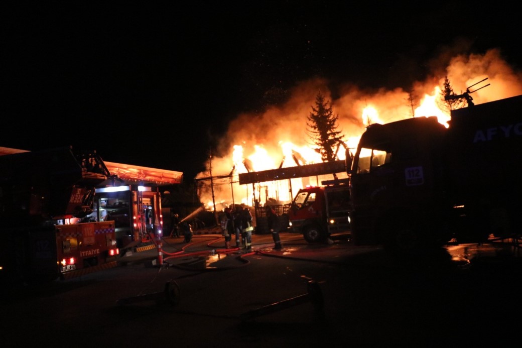 Afyonkarahisar’da Restoran Yangını: Bir Çalışan Hayatını Kaybetti