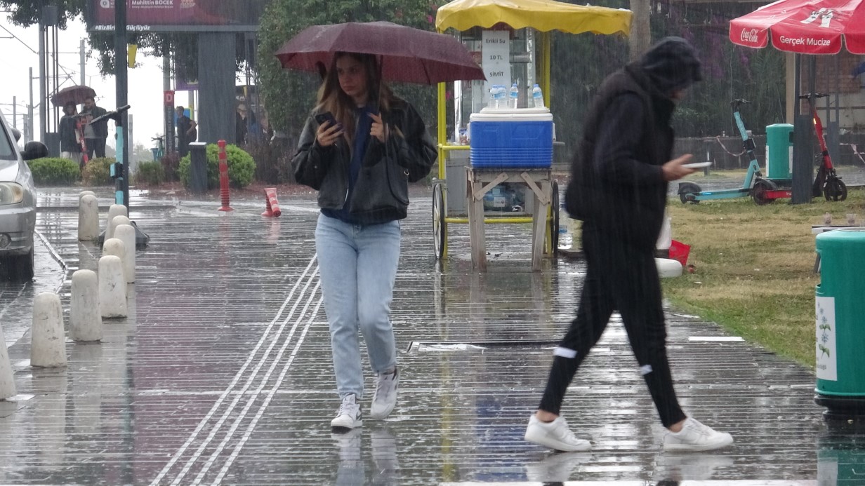 Antalya’da Turuncu Alarm: 6 İlçede Eğitime Ara Verilme Kararı Alındı