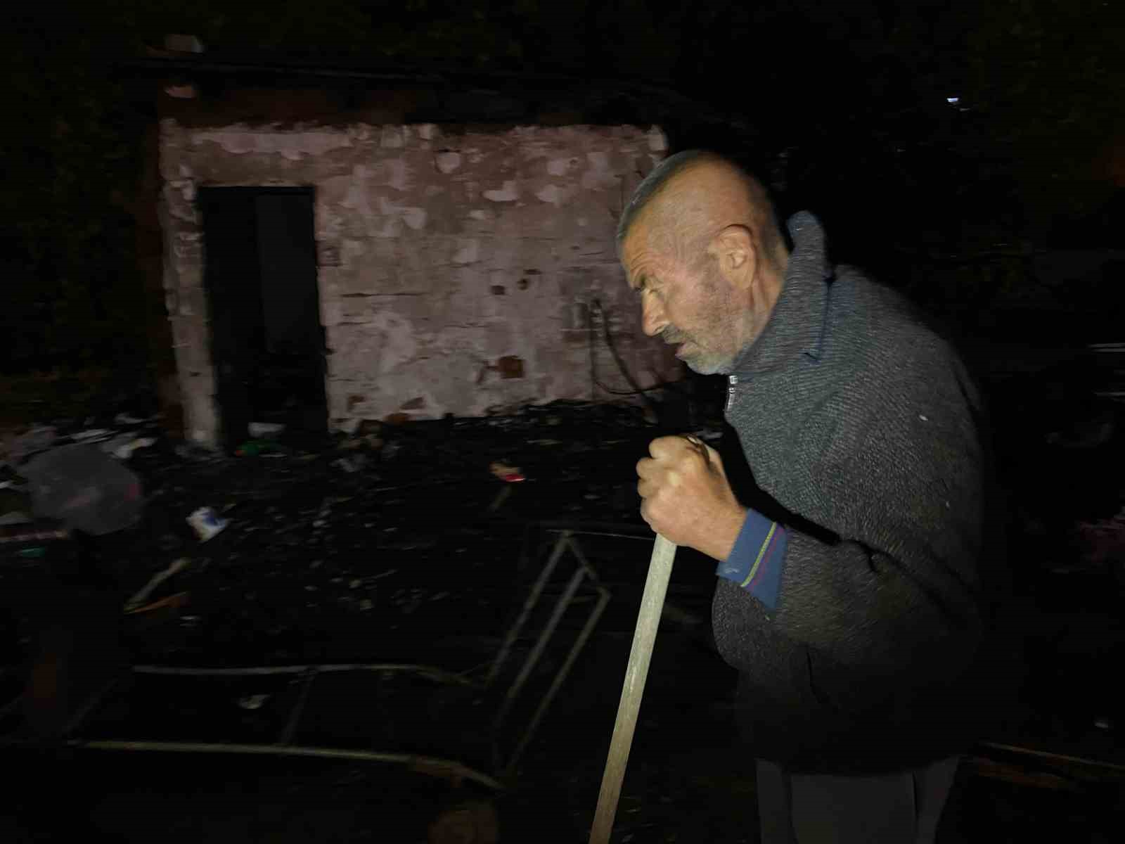 Antalya’da Yalnız Yaşayan Yaşlı Adamın Evi Yangında Kül Oldu