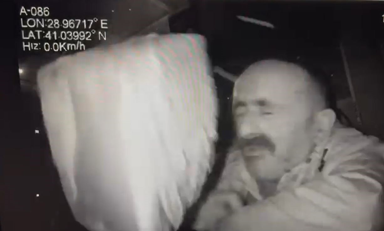 Beyoğlu’nda İETT Şoförüne Kaldırım Taşıyla Saldırı