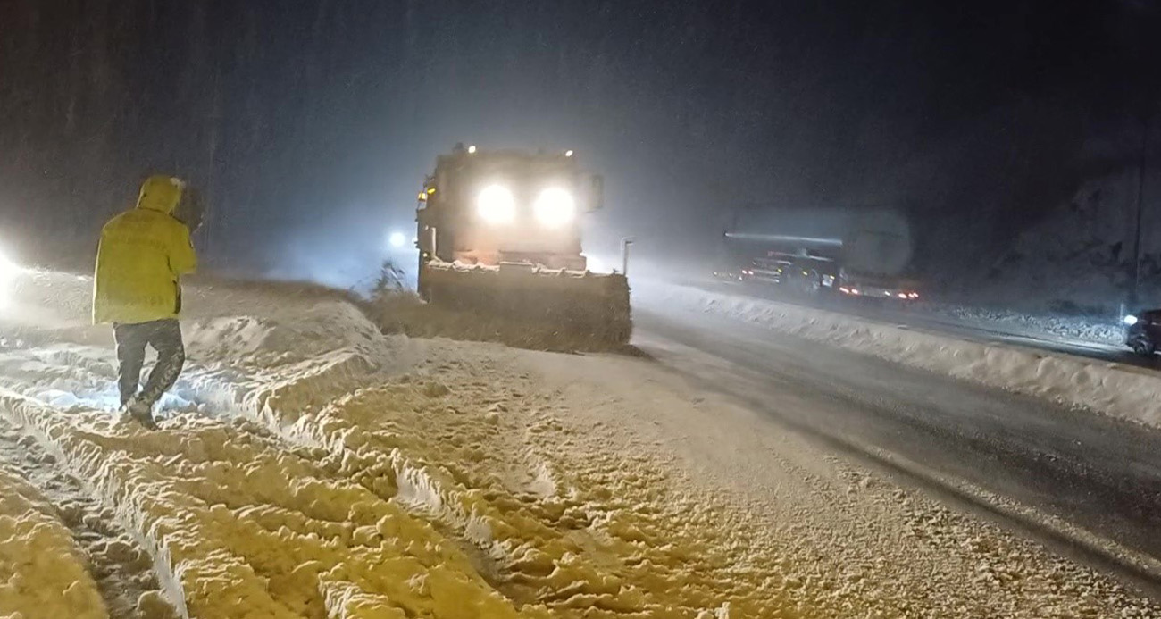 Bolu Dağı’nda Yoğun Kar Yağışı: Karayolları Ekipleri Harekete Geçti