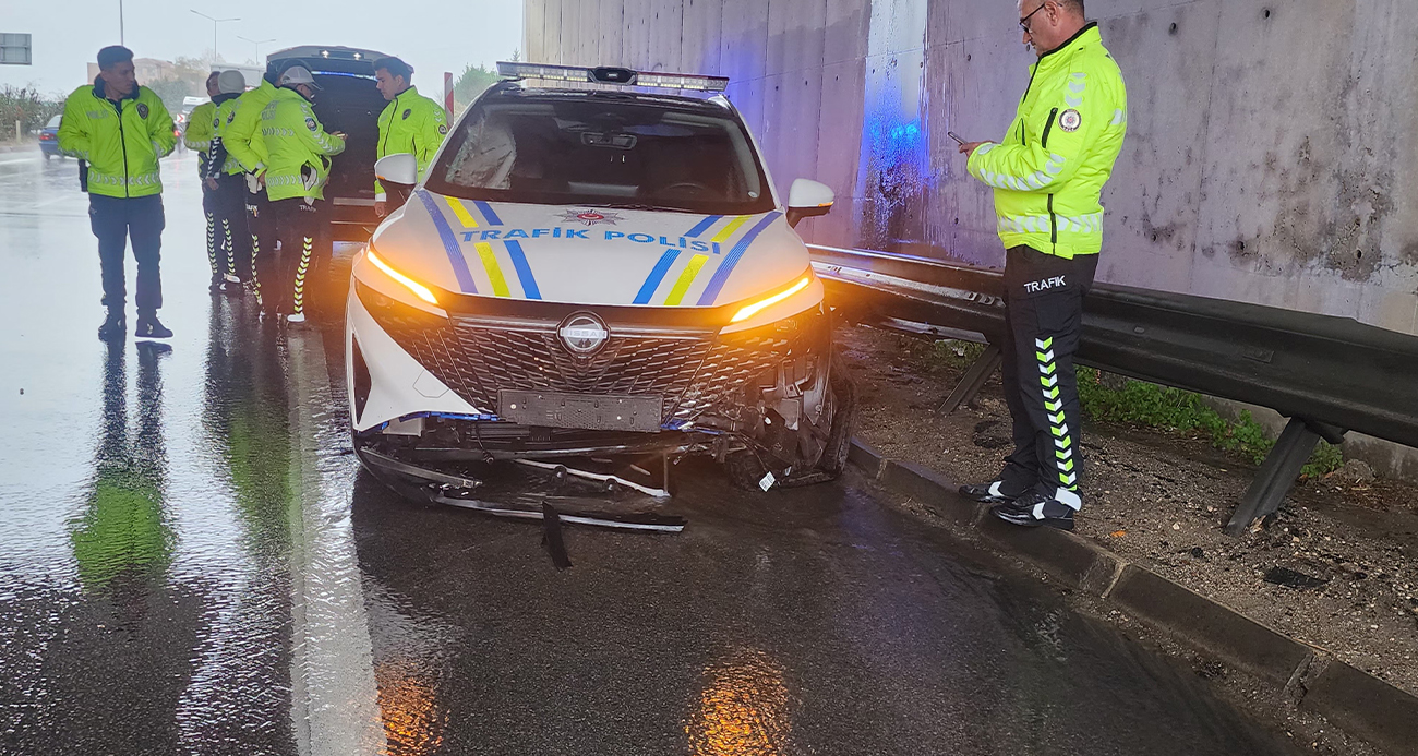 Bursa Mustafakemalpaşa’da Zincirleme Trafik Kazası: Emniyet Cipi Hasar Gördü