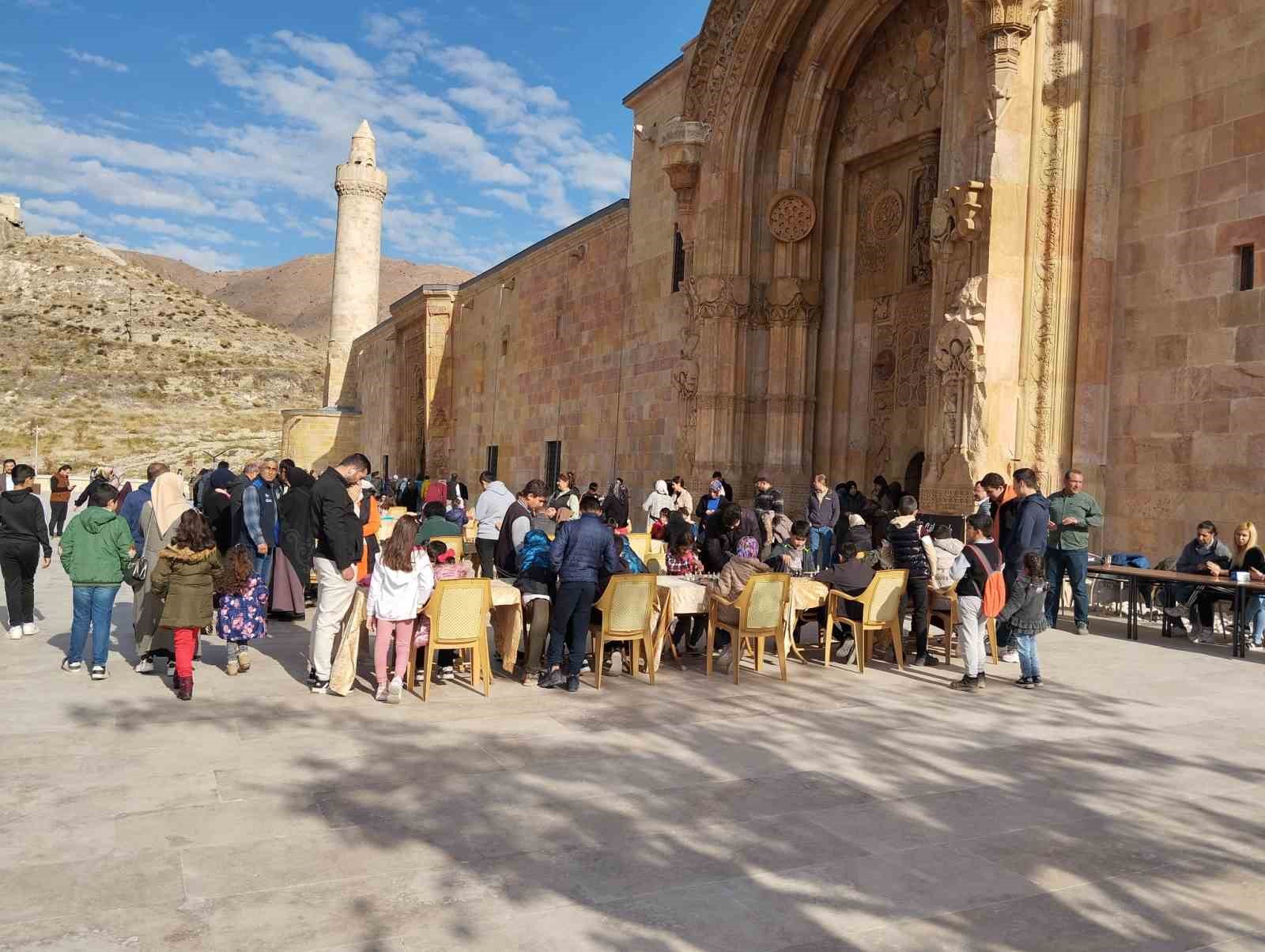 Divriği Ulu Camii’de Tarihi Mekanda Satranç Turnuvası