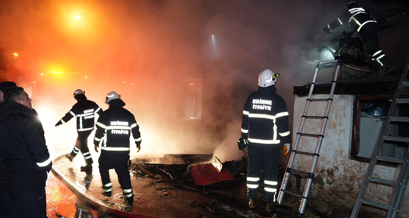 Edirne’de Gece Vakti Korkutan Yangın: 83 Yaşındaki Kadın Son Anda Kurtarıldı