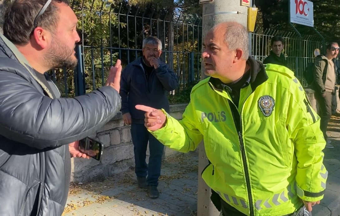 Eskişehir’de Trafik Polisinin Gazeteciye Müdahalesi Gündeme Oturdu