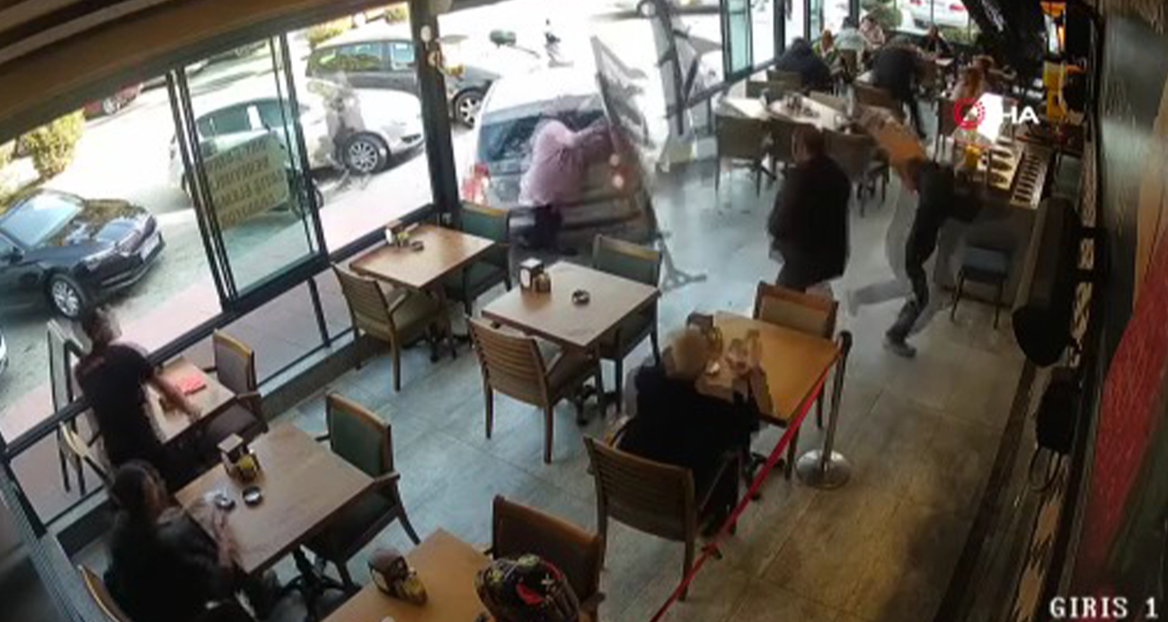 Kuşadası’nda Korkunç Trafik Kazası: 1 Ölü, 4 Yaralı